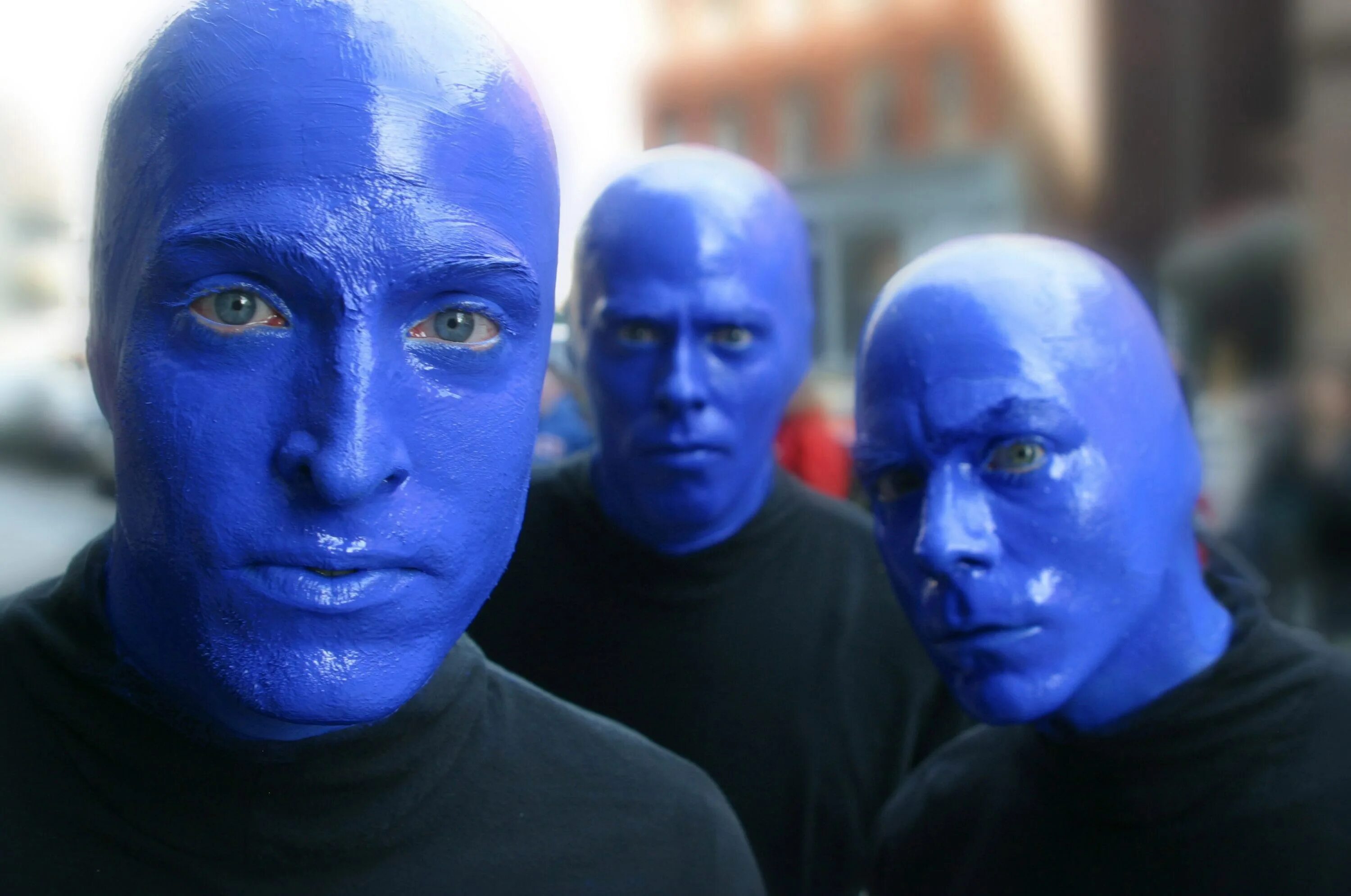 Синяя кожа у человека. Мэтт Голдман Blue man Group. Группа Blue man Group без грима. Blue man Group солистка. Синее лицо.