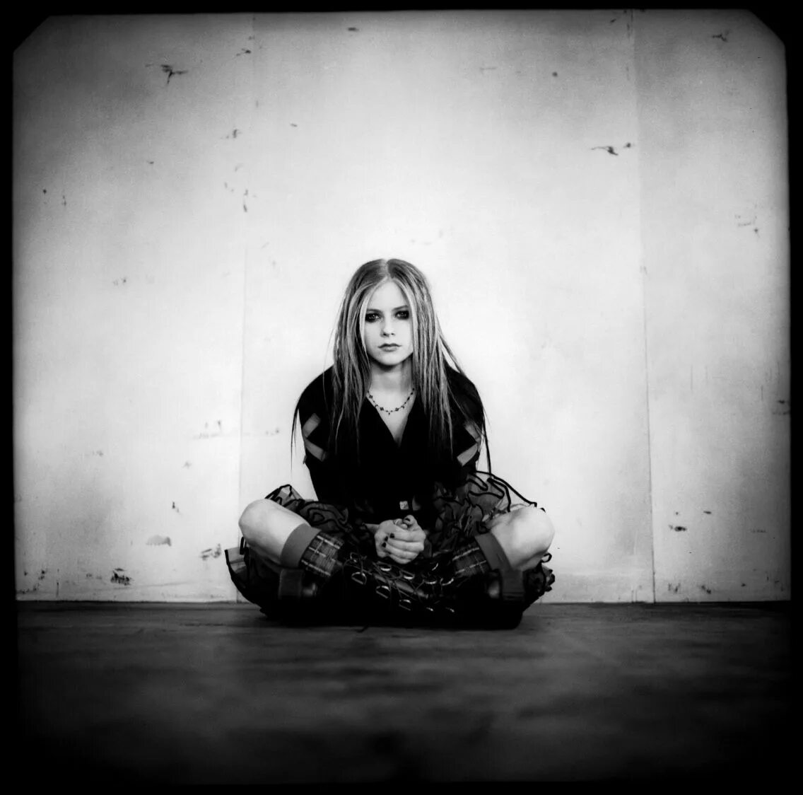 Аврил лавин альбомы. Avril Lavigne обложка. Аврил Лавин альбом. Under my Skin avril Lavigne album. Avril Lavigne under my Skin 2004.
