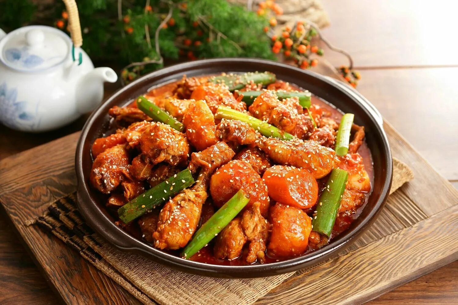Корейская кухня. Корейские блюда с овощами. Курица по корейски. Корейские блюда с курицей.