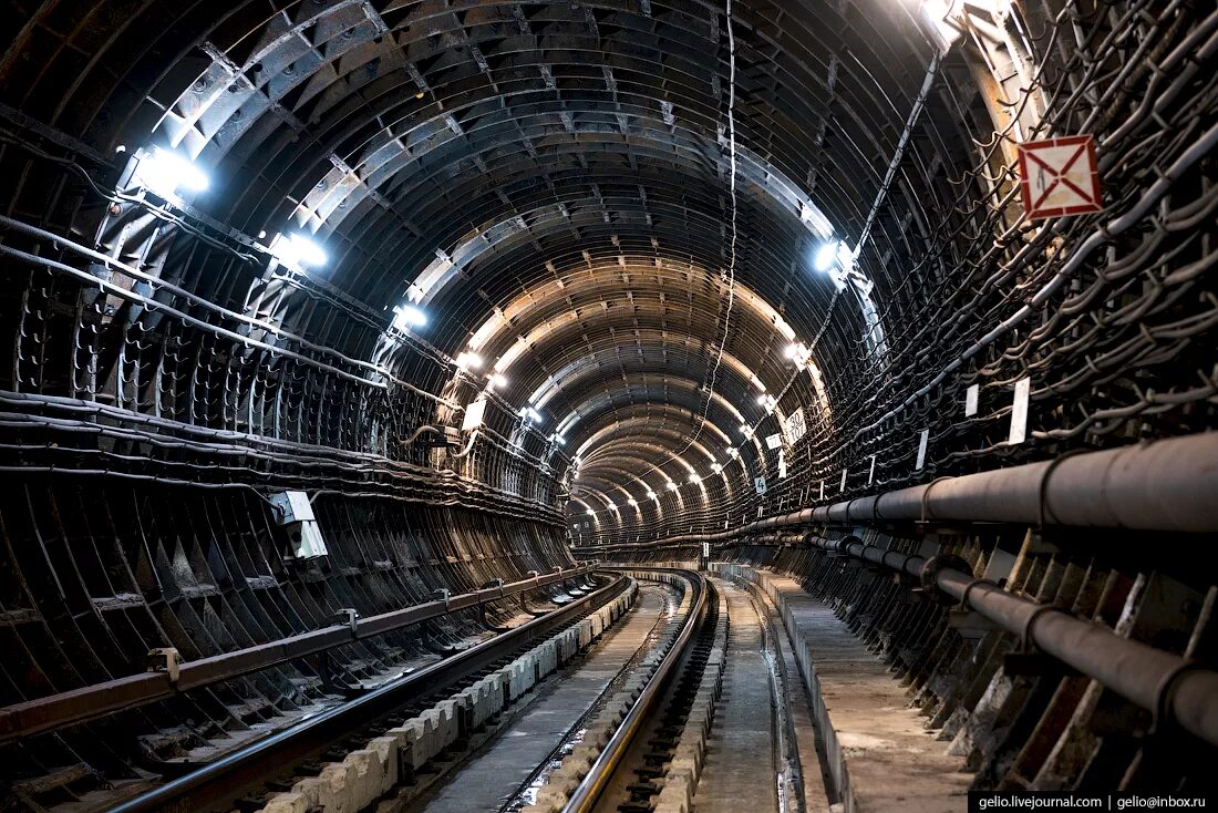 Станция метро маяковская платформа. Виды станций. Фонвизинская станция метро. Станция метро савеловская бкл. Моковский метрополитен.