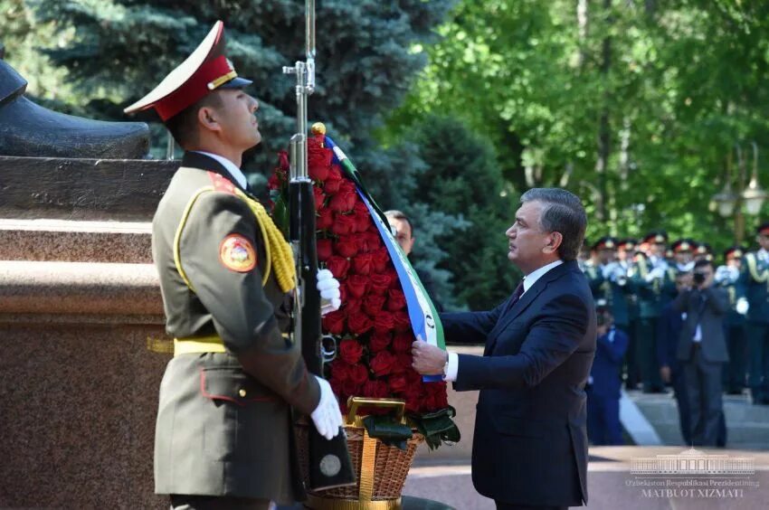 Xotira qadrlash kuni. 9 Мая Узбекистан день памяти и почести. Мирзияев Шавкат на параде Победы. 9 Май Хотира ва қадрлаш Шавкат Мирзиёев. Хотира ва.