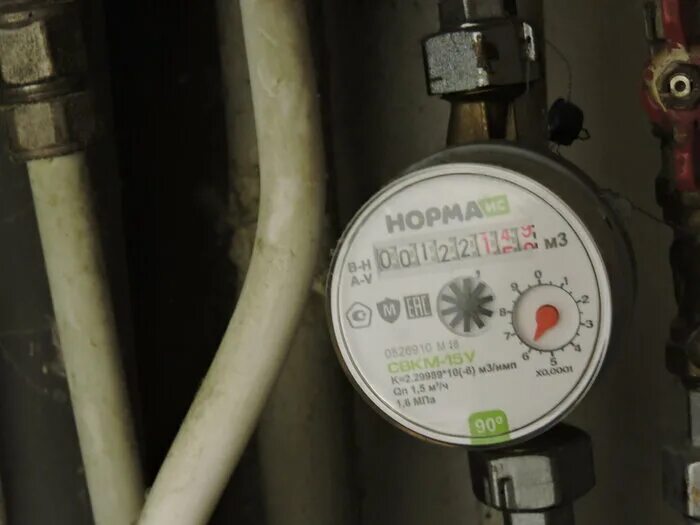 нормы счетчиков дома. монтажная схема установки газового счетчика. схема включения однофазного электрического счетчика. норма потребления электроэнергии в частном доме в месяц. норматив потребления тепловой энергии на отопление 1 м2.