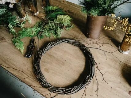 Как сделать венок из веток своими руками