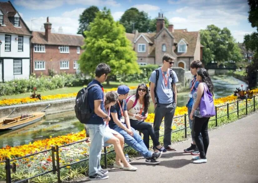 English summer camp. Летний лагерь в великобритании. лагерь в англии на летние каникулы. лагерь в англии english city. лагеря в лондоне на летние каникулы.