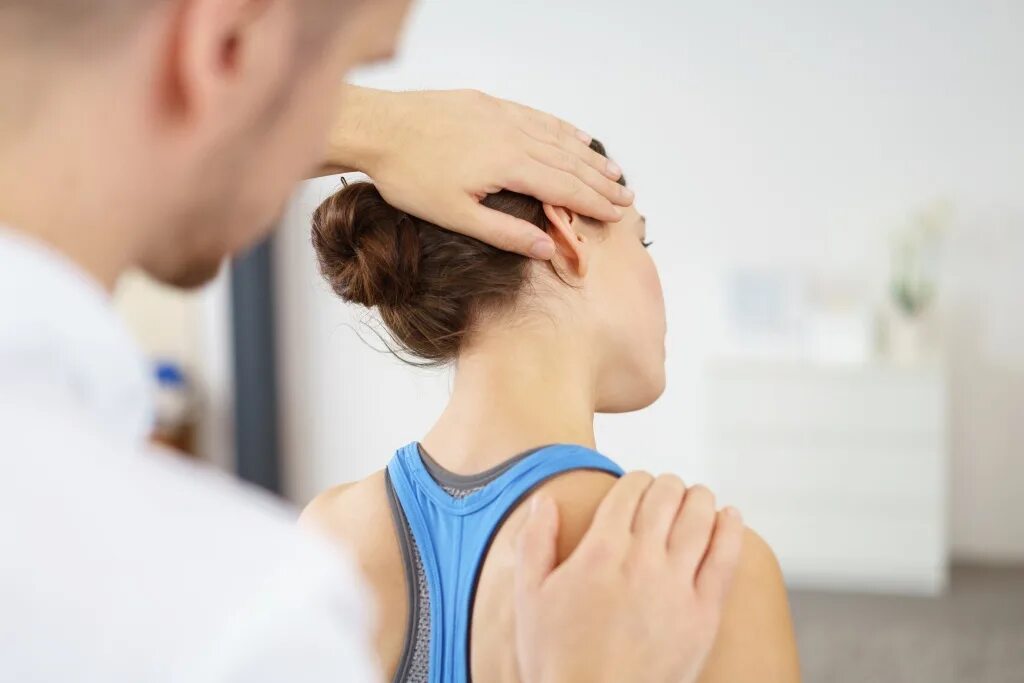 Остеопатия шеи. Остеопатия для женщин. Остеопатия шейного отдела. Остеопат шея. Лечение невралгии спины