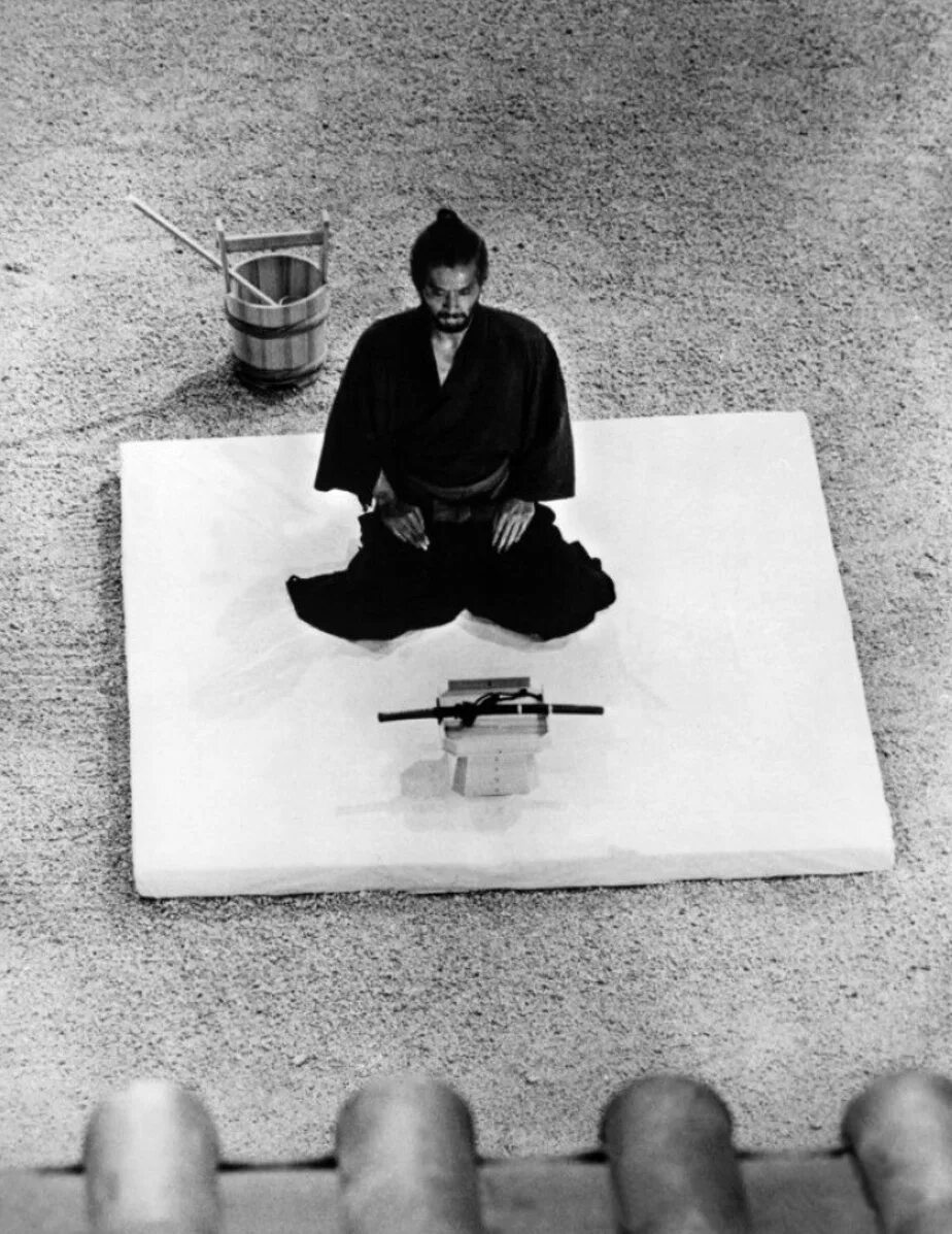 Самурай ритуал сеппуку. Самураи в Японии харакири. Ксанни банни кружок харакири без блюра