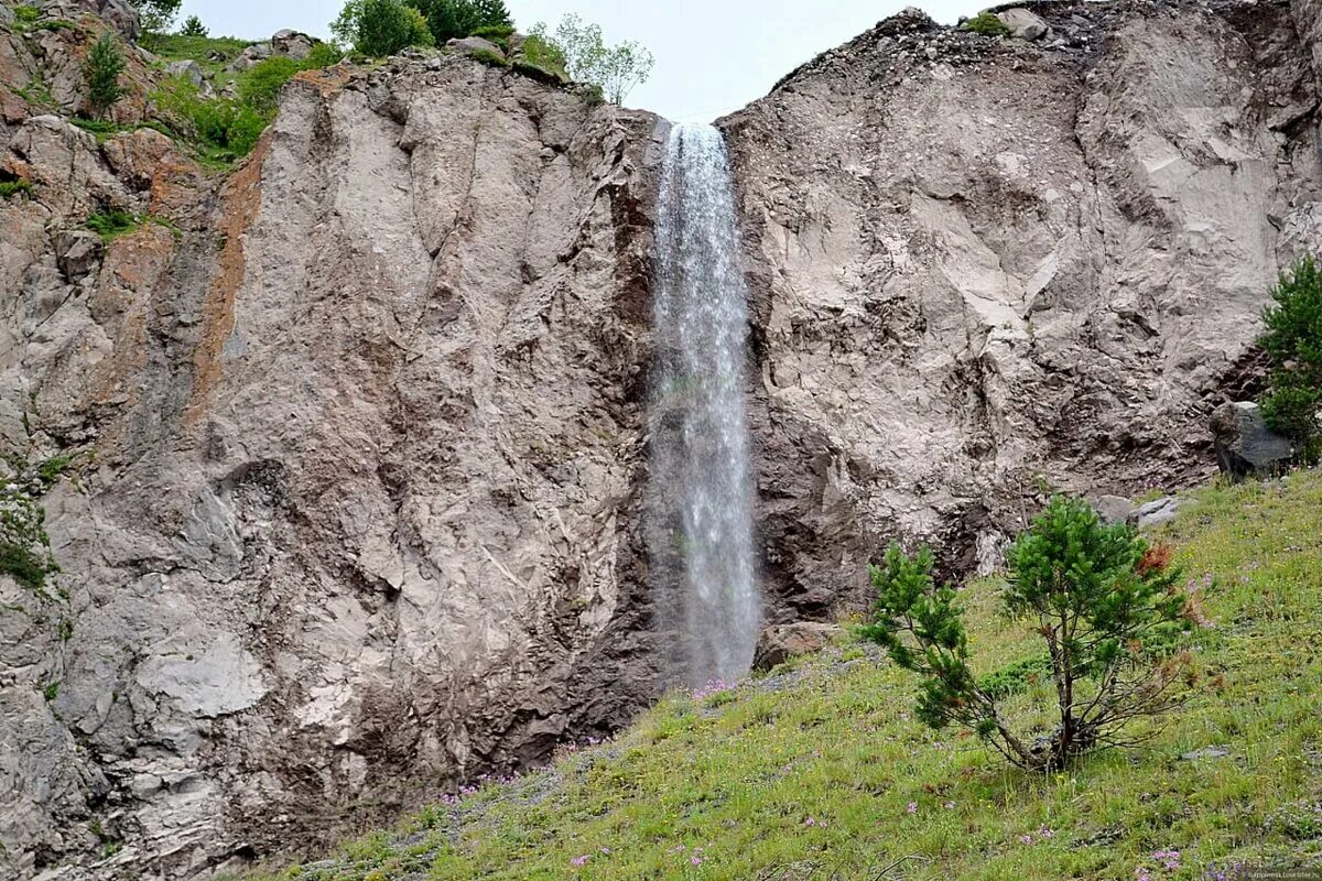 Приэльбрусье водопады. Водопад Азау Су. Водопад Азау Кабардино-Балкария. Водопад Азау Приэльбрусье. Эльбрус водопад Азау.