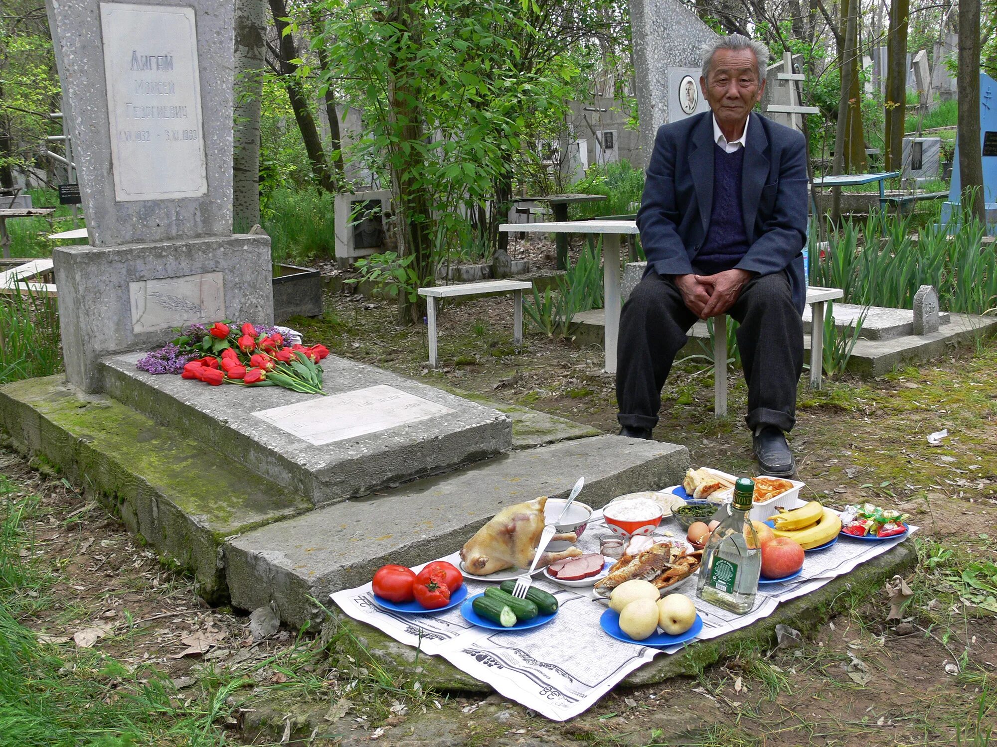 Кладбище Камалон в Ташкенте. Кладбище Домбрабад. Родительский день у корейцев. Кладбище Домбрабад в Ташкенте.