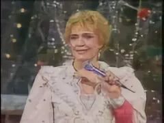 Молодушка песня. Молодка, молодка ноты. Сцена на отчетный концерт. Пластинка 70 годов руслановой. Виниловая пластинка валенки.