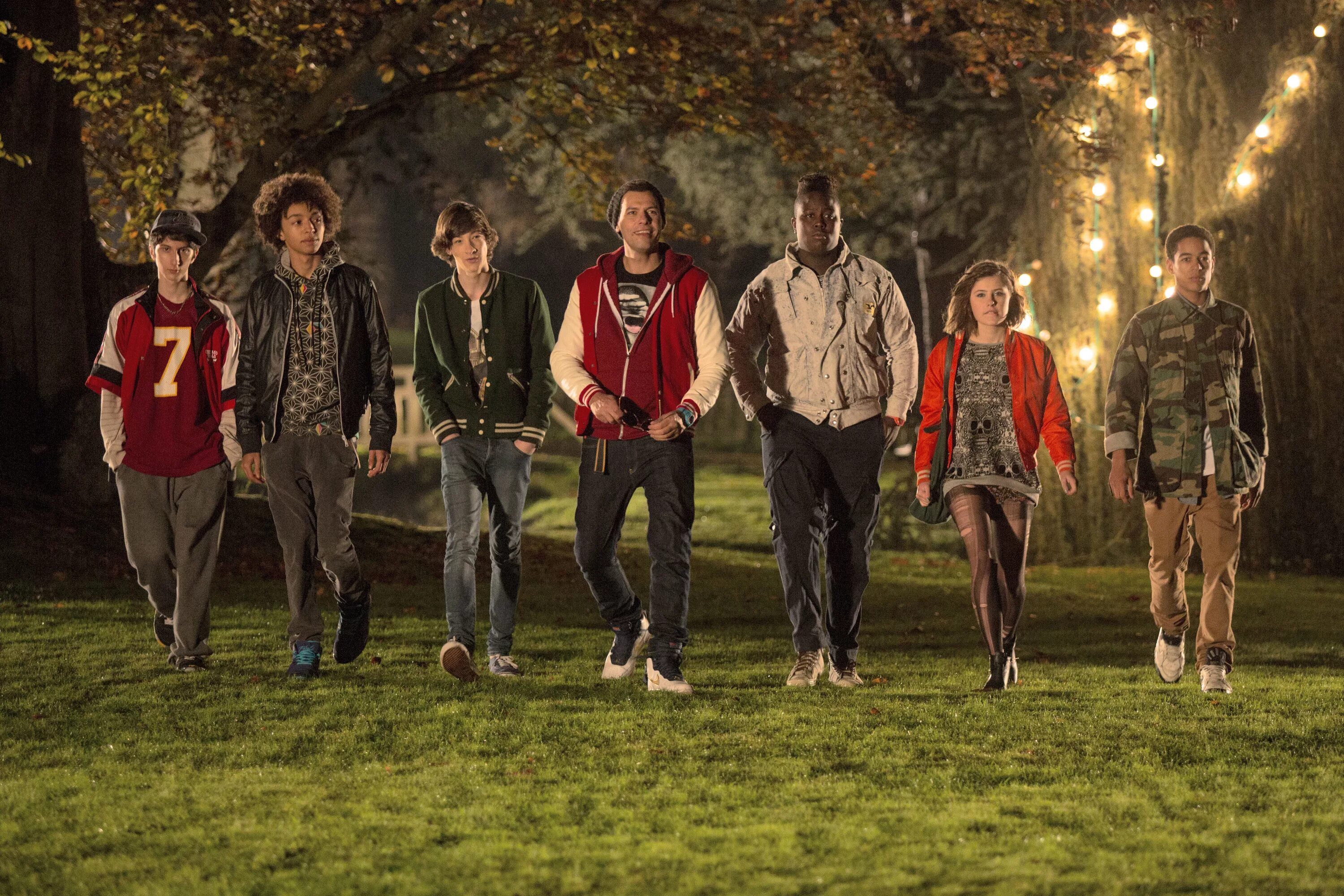 Снова 16 фильм 2013. Название комедий для подростков. Опять 16. Комедия снова 16. Опять 16.