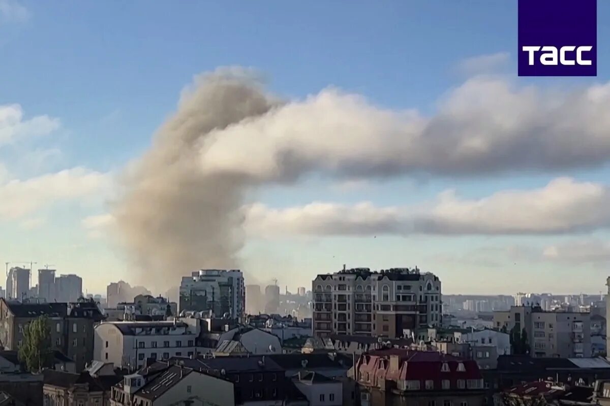 Объект в небе. Воздушная тревога 25 июня. Воздушная тревога 25 июня. Воздушная тревога в ленинграде. Воздушная тревога 25 июня.