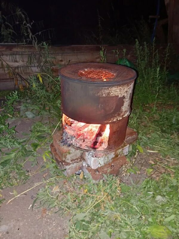 печи походные для приготовления. печь в пристройке. печка буржуйка 375 труба. воздушное отопление от камина. перенесли печь.