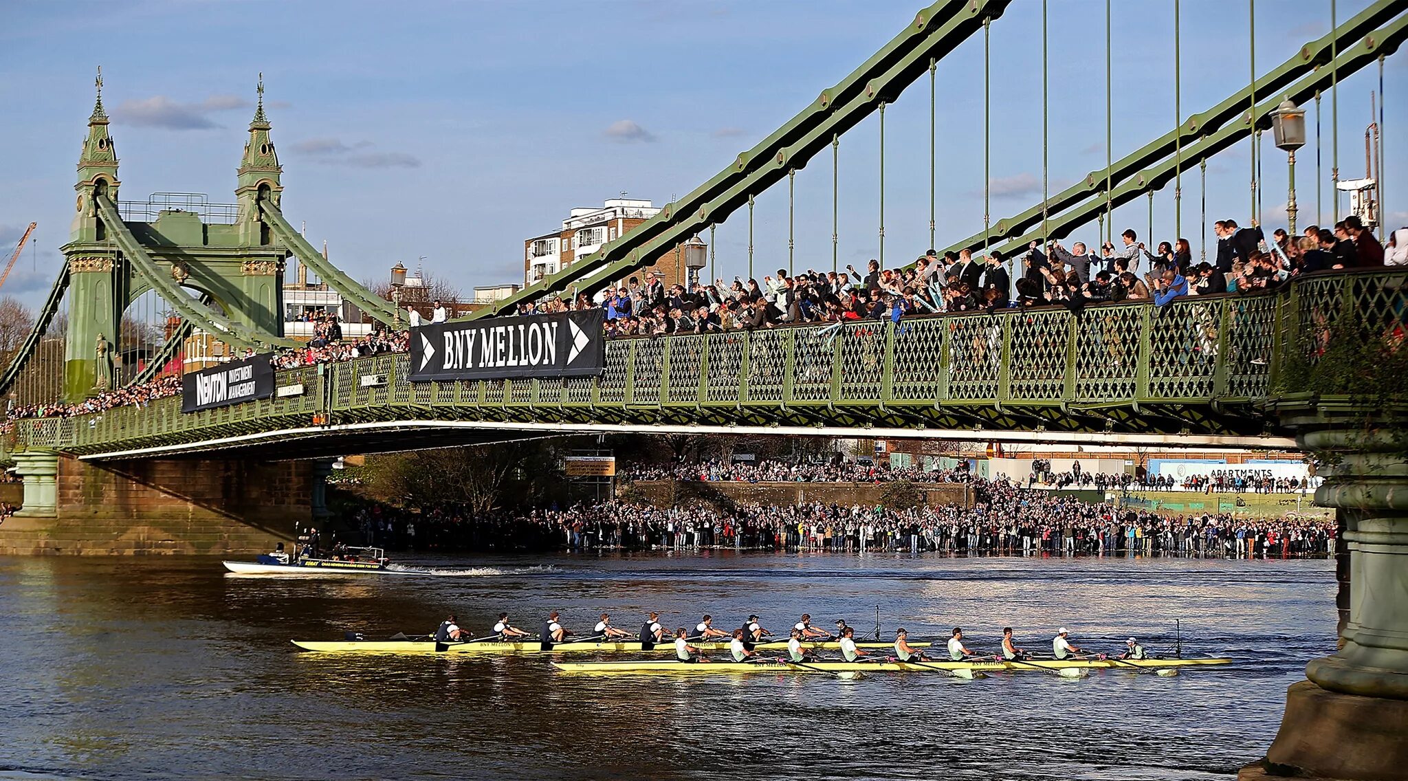 Лодочная регата оксфорд кембридж. Оксфорд кембридж регата. the oxford and cambridge boat race. гребля оксфорд кембридж. соревнование на темзе оксфорд и кембридж.