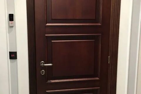 Дверь с тремя петлями
