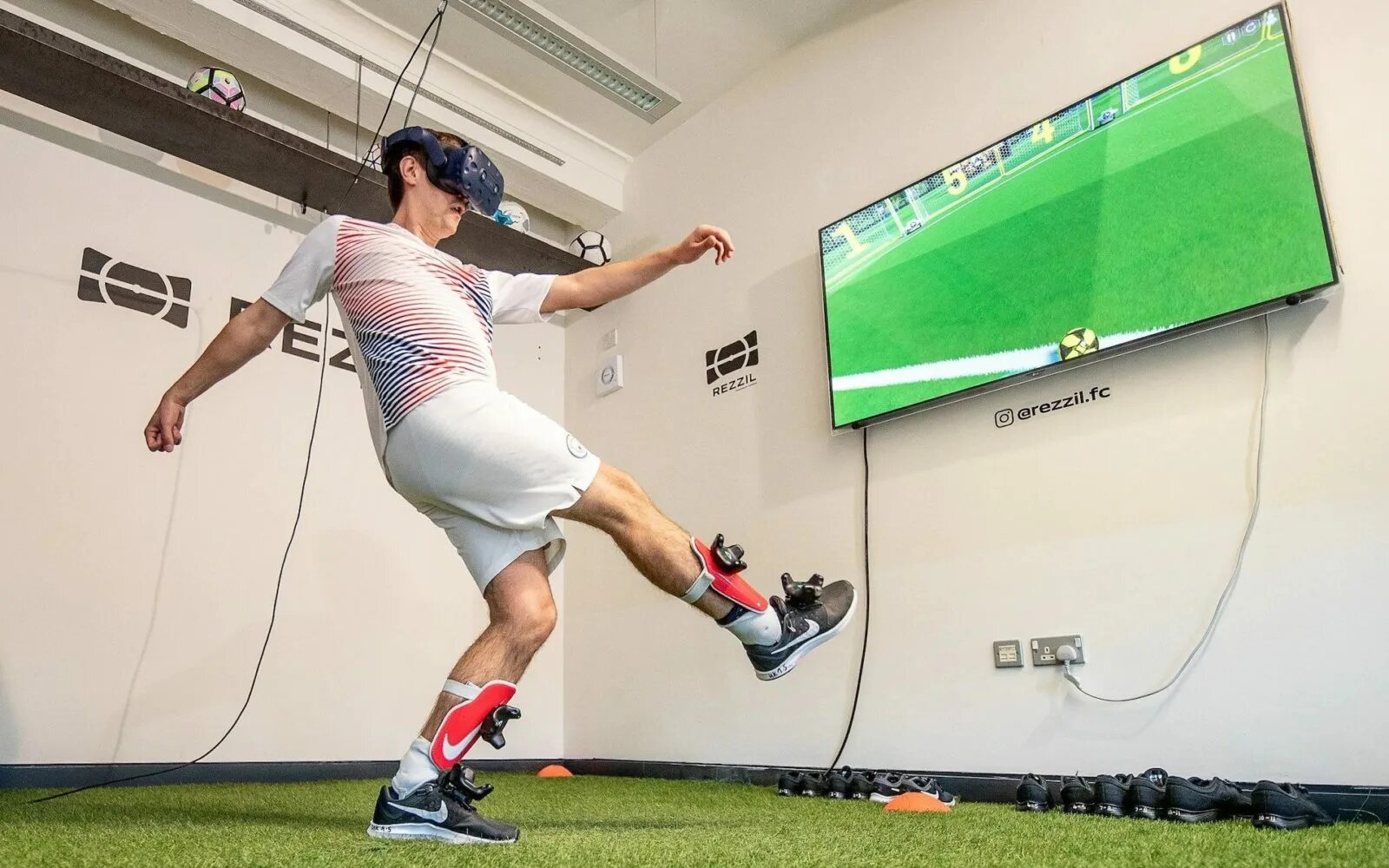Virtual sport. Виртуальная реальность в спорте. Инновации в футболе. VR футбол. VR технологии в спорте.