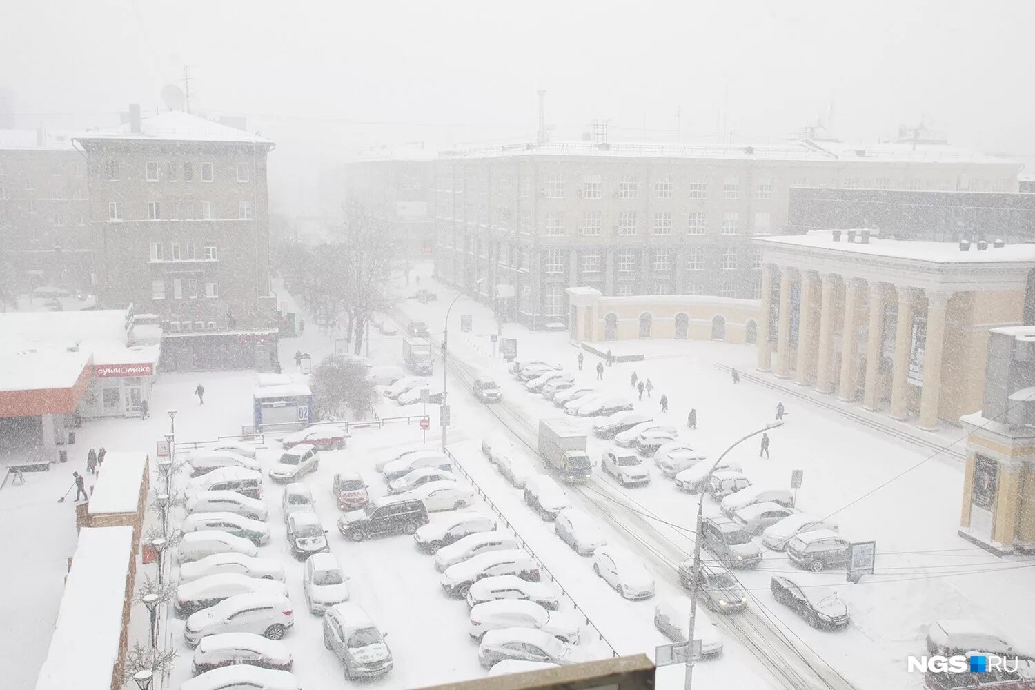 Город новосибирск какая погода. Снежная буря в Новосибирске. Метель Новосибирск. Сибирь зимой город. Снегопад в Новосибирске сегодня.