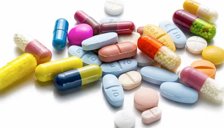 Какие вредные таблетки. Антибиотики в организме. Антибиотики иллюстрация. Антибиотики вредно. Антибиотики вредны для организма.