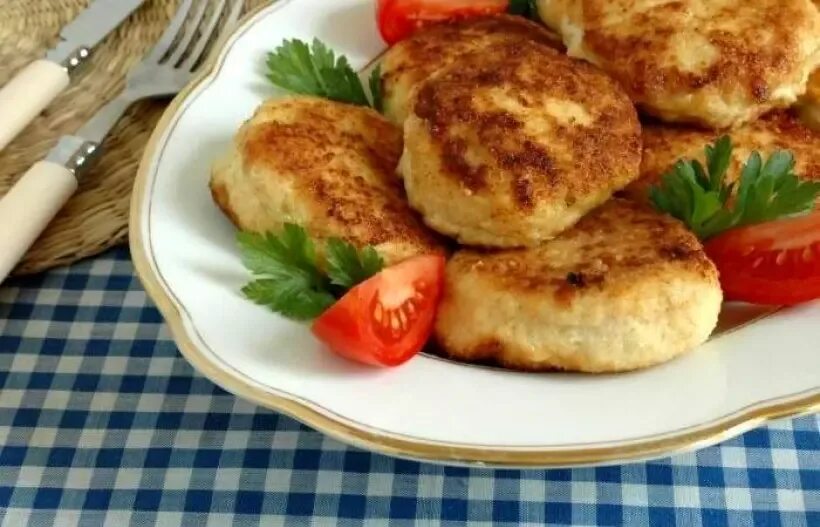 Курица с творогом. Биточки с творогом. Куриные котлетки с творогом. Куриные котлеты с творогом. Куриные котлеты с мягким творогом.