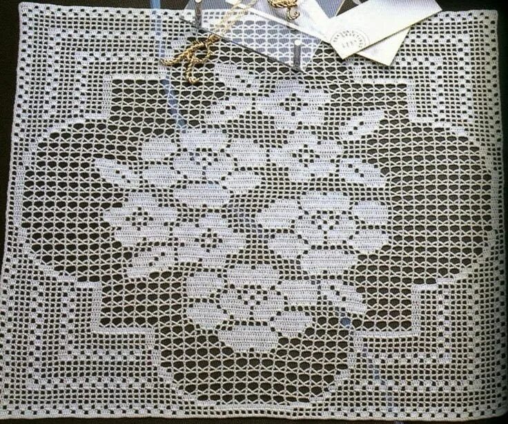Салфетка крючком филейная техника. Филейная скатерть крючком прямоугольная. Филейные салфетки. Красивые филейные салфетки. Филейная салфетка крючком прямоугольная.