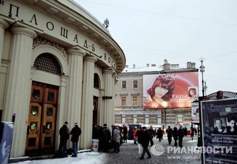 Вестибюль станции площадь восстания. Станция метро площадь восстания санкт-петербург. Площадь восстания закроют. Площадь восстания люди. Площадь восстания закроют.