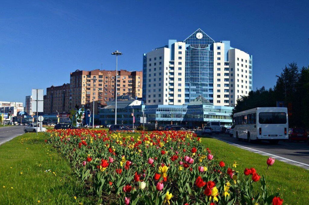 Улица артема сургут. Сургут центральная улица. Сколько прожил сургут. Сургут центр города. Сколько прожил сургут.