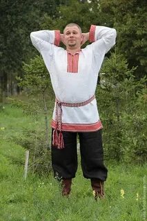 Мужик в народном костюме