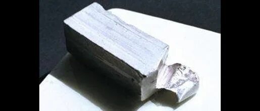 Натрий металл. Натрий мягкий металл. Металлический литий слиток. Кусок натрия. Литий мягкий легкий металл серебристо