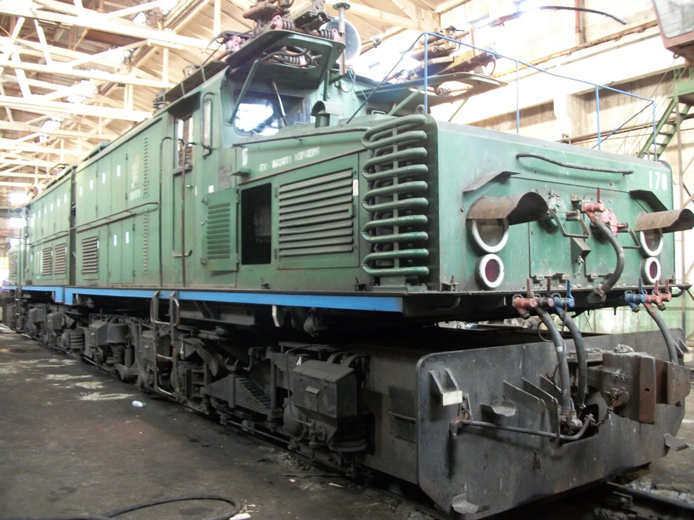 Ел электровоз. Ел21 электровоз. Skoda 242 locomotive. Электровоз 90-х. Ел 10 электровоз.