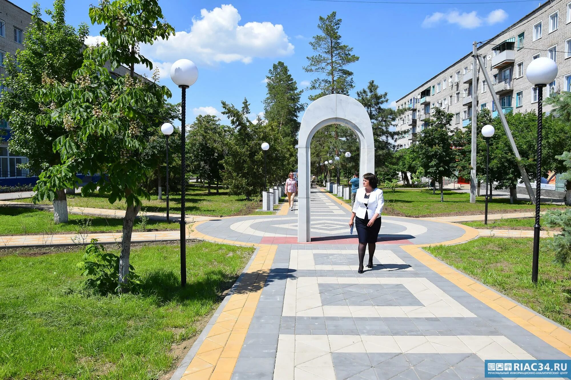 Волжский Волгоградской области парк Ленина. Парк города Николаевска Волгоградской области. Площадь Ленина в Николаевске Волгоградской области. Площадь Николаевск Волгоградская обл.