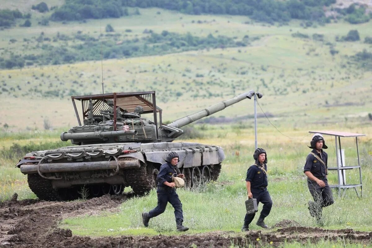 Нападение сво. Т-72б3 на Украине. Т 72 С козырьком от Джавелина. Т-72б3 на Донбассе. Т-72б3 против Джавелина.