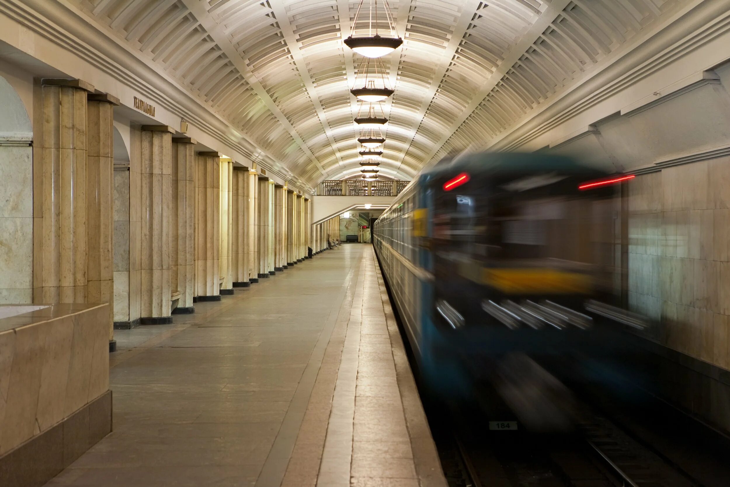 Театральная 1 метро. Станция метро Театральная. Театральная метро Замоскворецкая линия. Театральная (станция метро, Москва). Московский метрополитен станция Театральная.