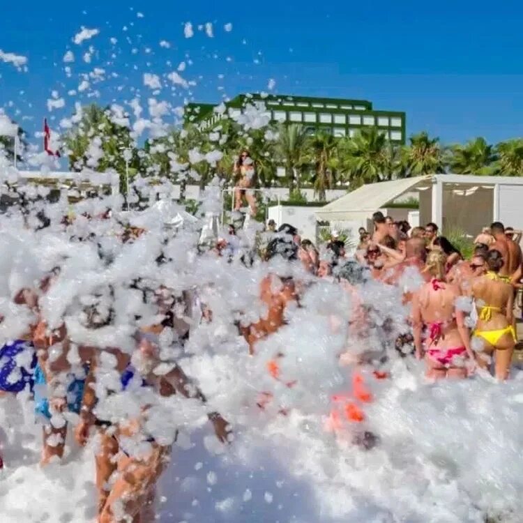 Бодрум аттракционы. Риксос сангейт кемер. Amon hotels belek. Галикарнас бодрум. Турция люди.