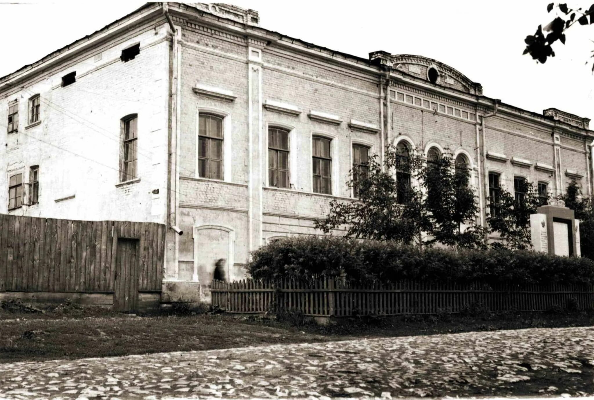 Дом крапивна. Дом купца астафьева крапивна. село крапивна краеведческий музей. село крапивна дом купца астафьева. крапивенский музей тульская область.