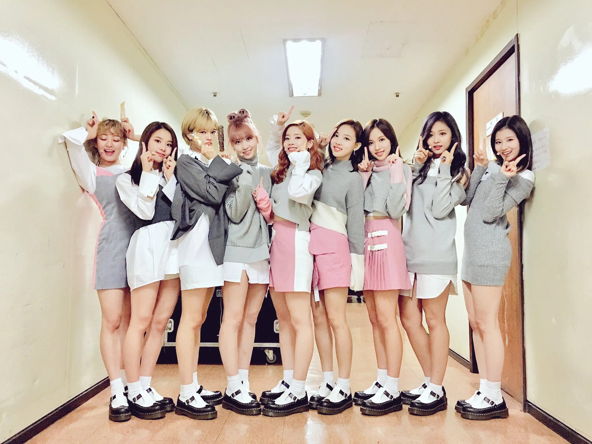 Twice. Группа твайс. Twice kpop. Твайс кпоп. Twice with you th