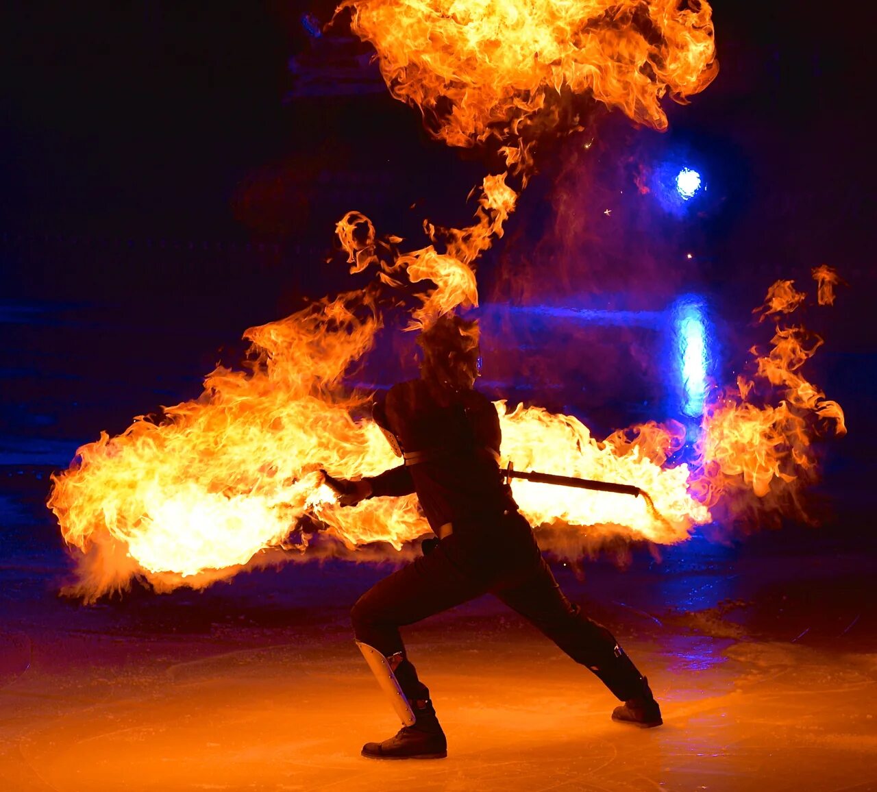 Танец огненного дракона. Танец огня мужской. Файр дэнс. Танец Fire.