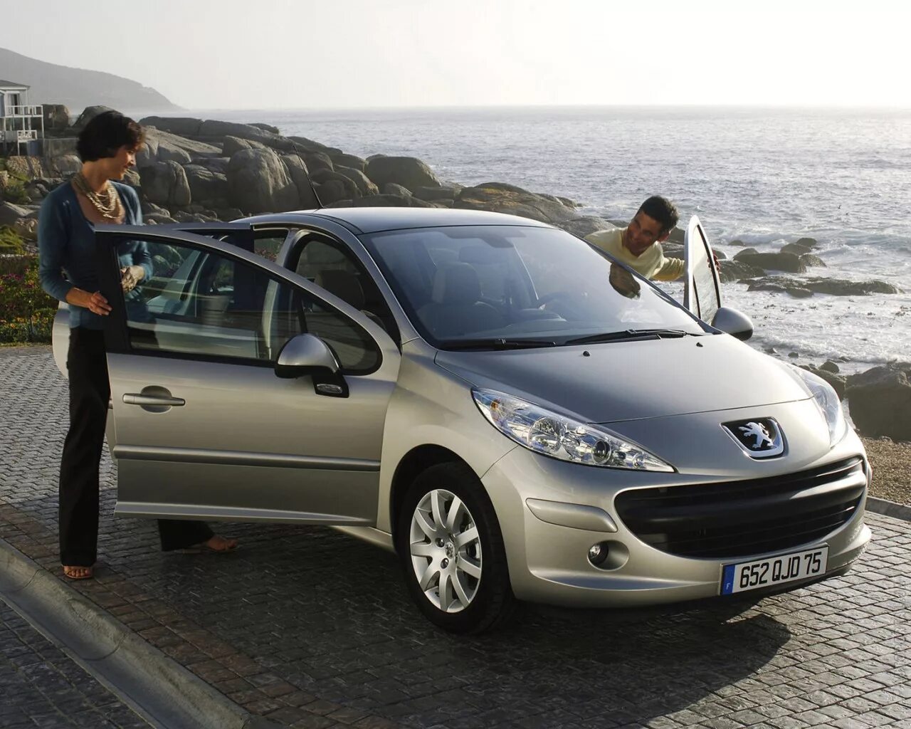 Какое пежо лучше купить. Пежо 207 2006. Машина Peugeot 207. Peugeot 207 2006. Пежо 207 2006 года.