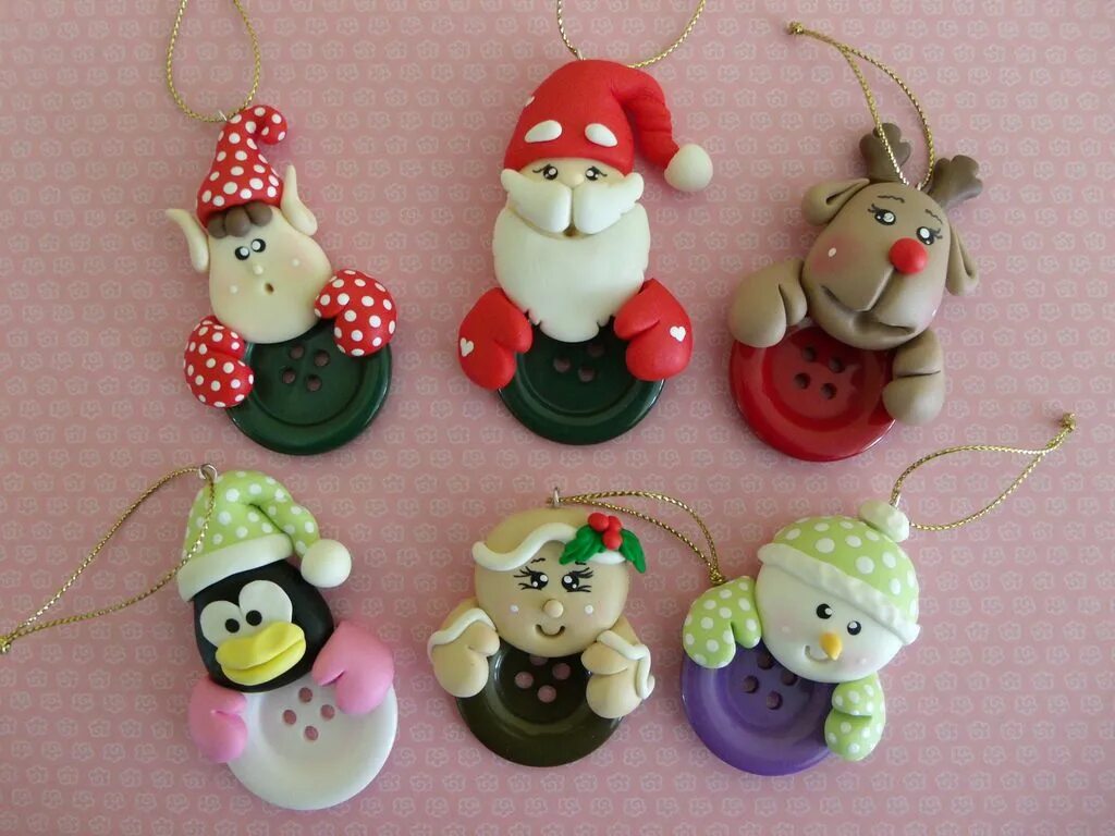 как слепить новогодние игрушки. елочные игрушки из мягкого пластилина. новогодние поделки из пластилина. новогодние игрушки из легкого пластилина. как слепить новогодние игрушки.