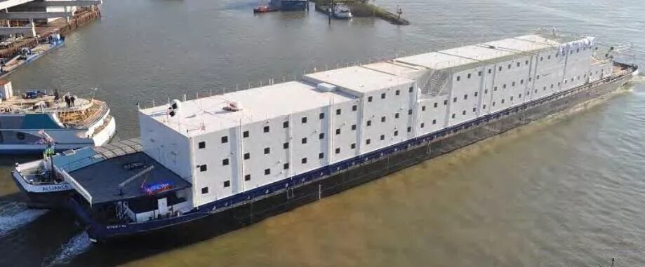 Жилые баржи план. Баржа внутри. Баржа изнутри. Судоподъемник красноярской гэс. Жилые баржи интерьер.