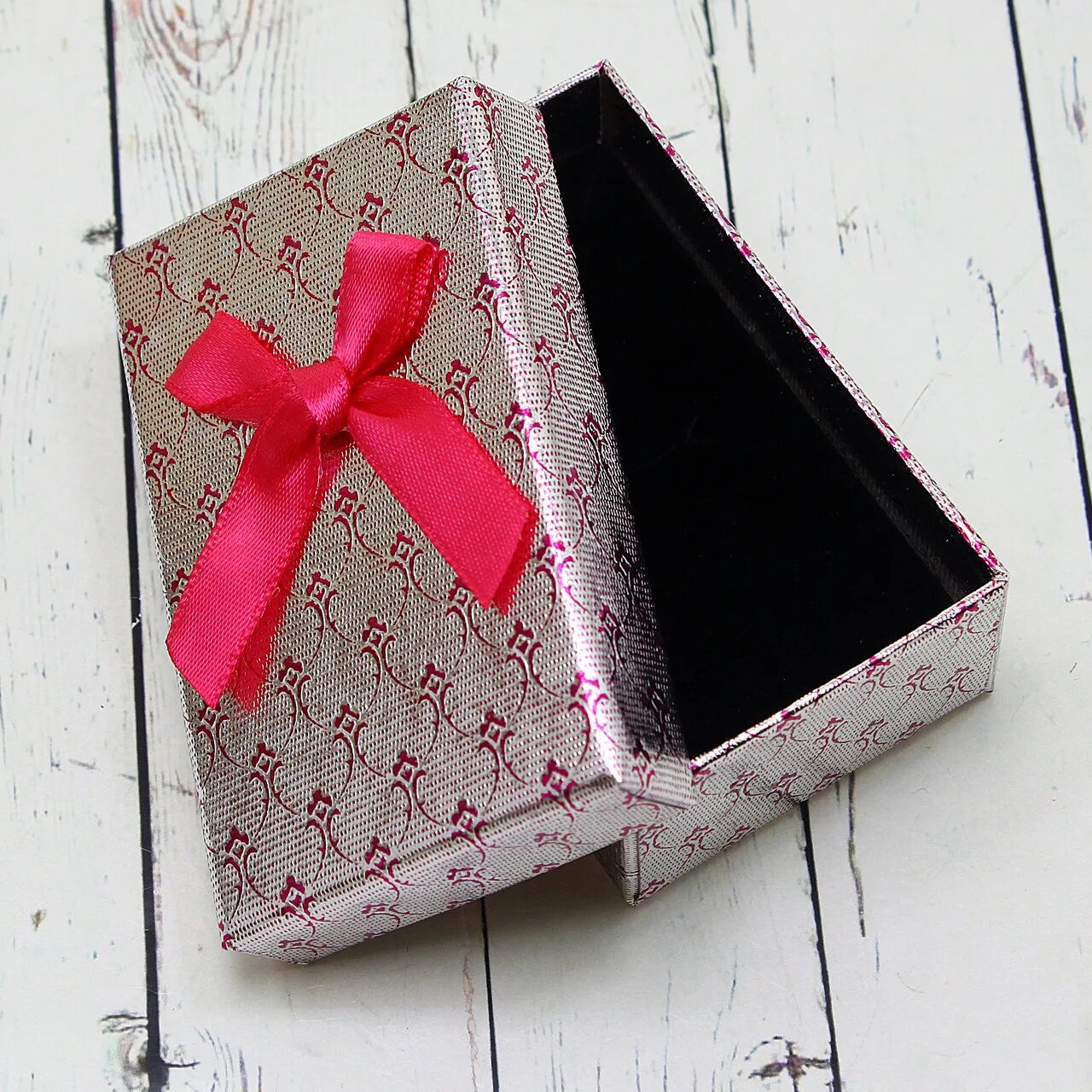 коробочки 8. коробочки 8 на 5. серые коробки подарков. коробочки 8 на 5. бант на подарочной коробке.