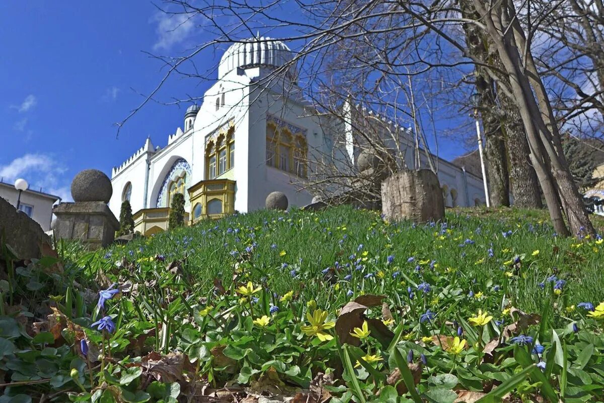 Железноводск погода на месяц март. Дворец Эмира Бухарского (Железноводск). Весенний Железноводск. Железноводск весной.