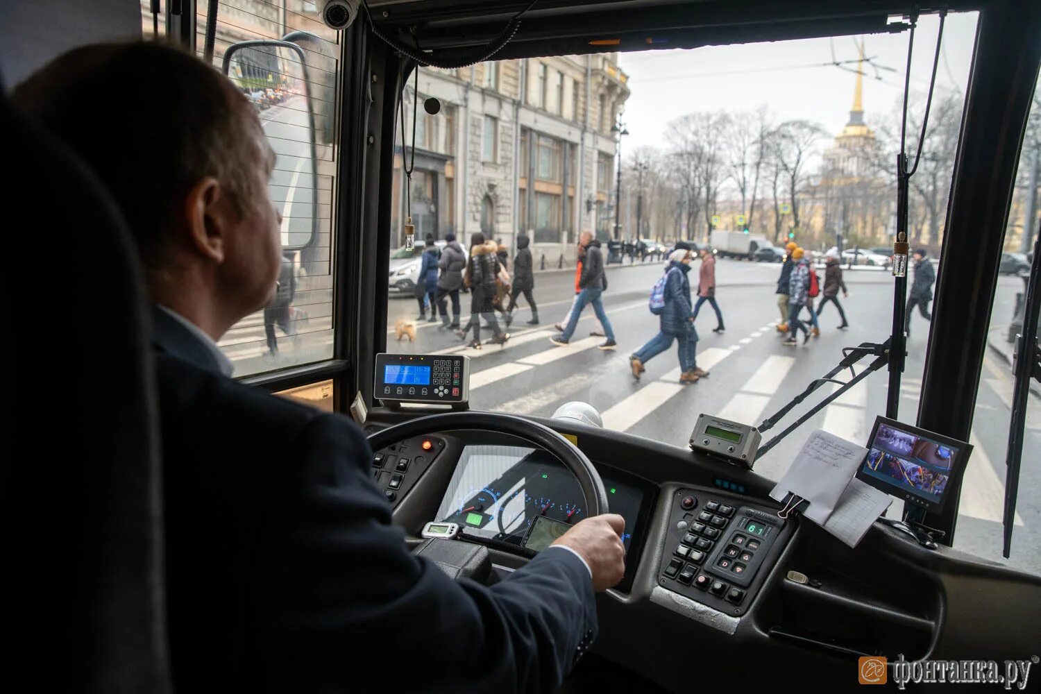 Услуги метрополитена. Беглов в автобусе. Пассажиравтотранс Беглов. Оплата в общественном транспорте Санкт-Петербурга. Военные в общественном транспорте в Питере.