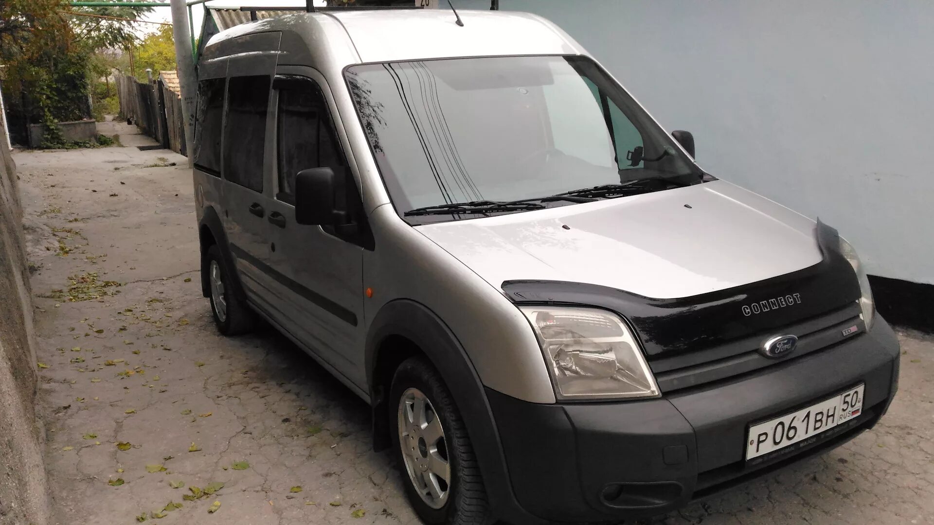 Ford Tourneo connect 1.8 МТ 2007. Ford Tourneo 2008 года. Дефлектор капота Ford Tourneo 2007. Форд Турнео Коннект 1.8.