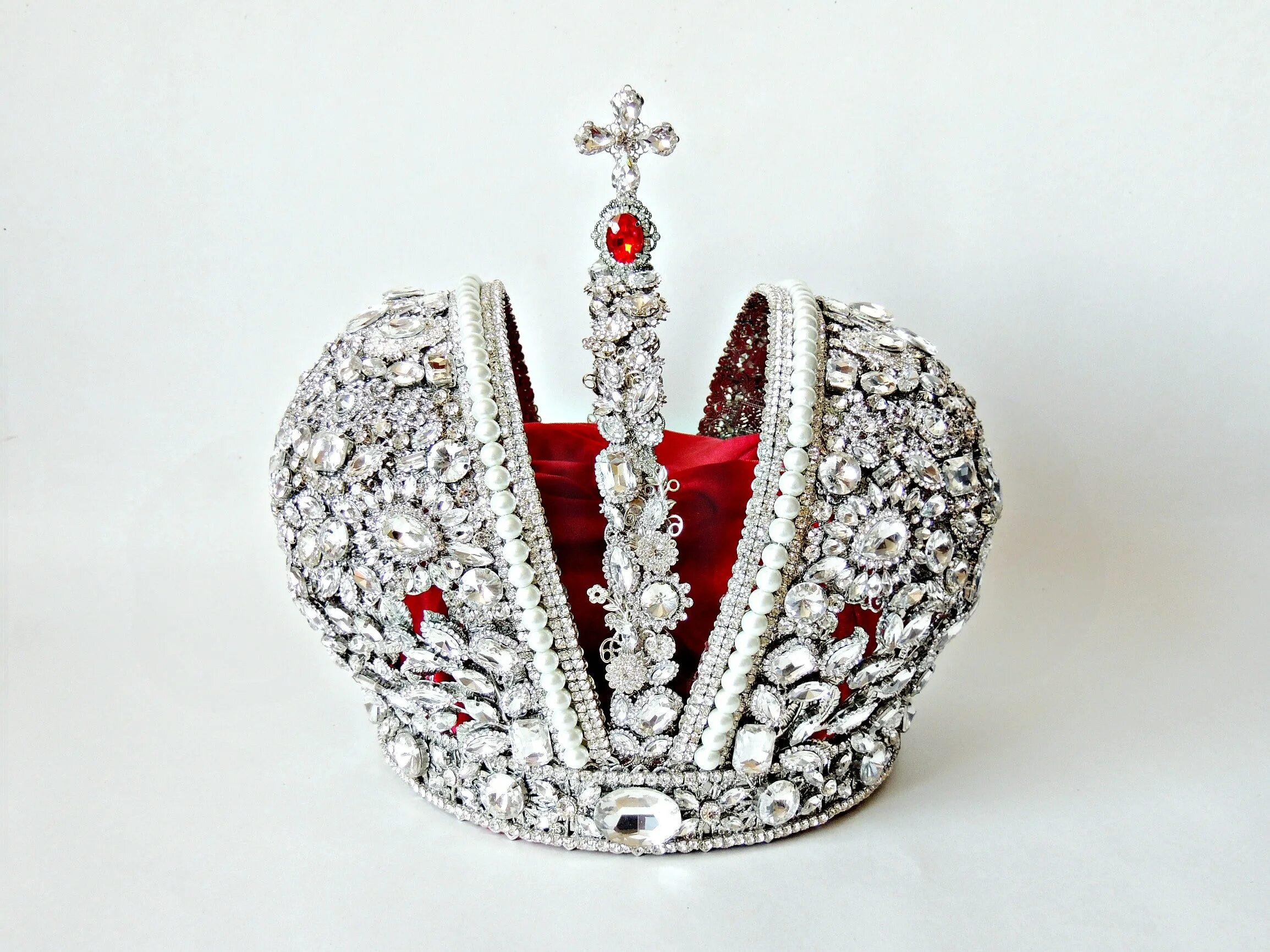 Где находится российская корона. Корона Екатерины Великой. Большая Императорская корона Екатерины 2. Корона императрицы Екатерины 2.