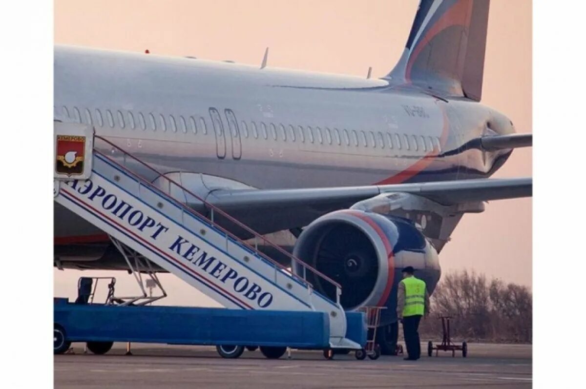 Самолет кемерово. Аэропорт Кемерово самолеты. Кемерово с самолета. Самолет Кемерово Москва. Аэропорт Кемерово новый терминал.