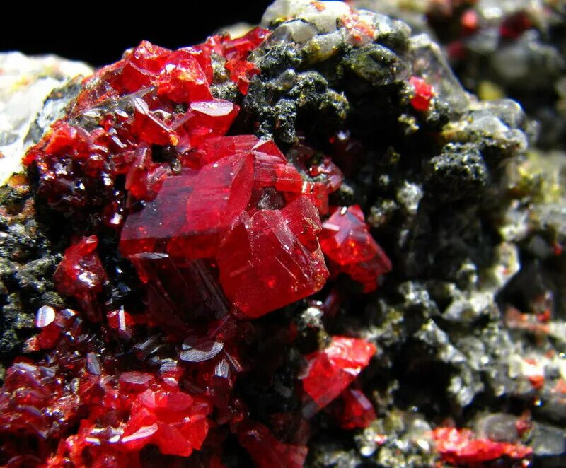 металл красного цвета. красные потертости. металл красного цвета. глянцевый красный. красный металл название.