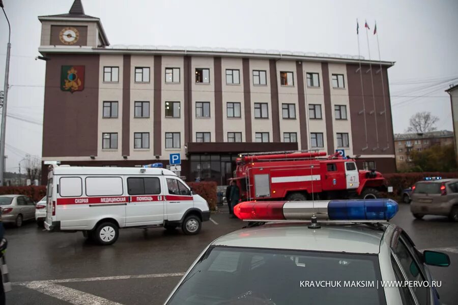 Пожар в здании администрации Первоуральска. Пожар в Первоуральске. Пожар Первоуральск сегодня Вайнера.