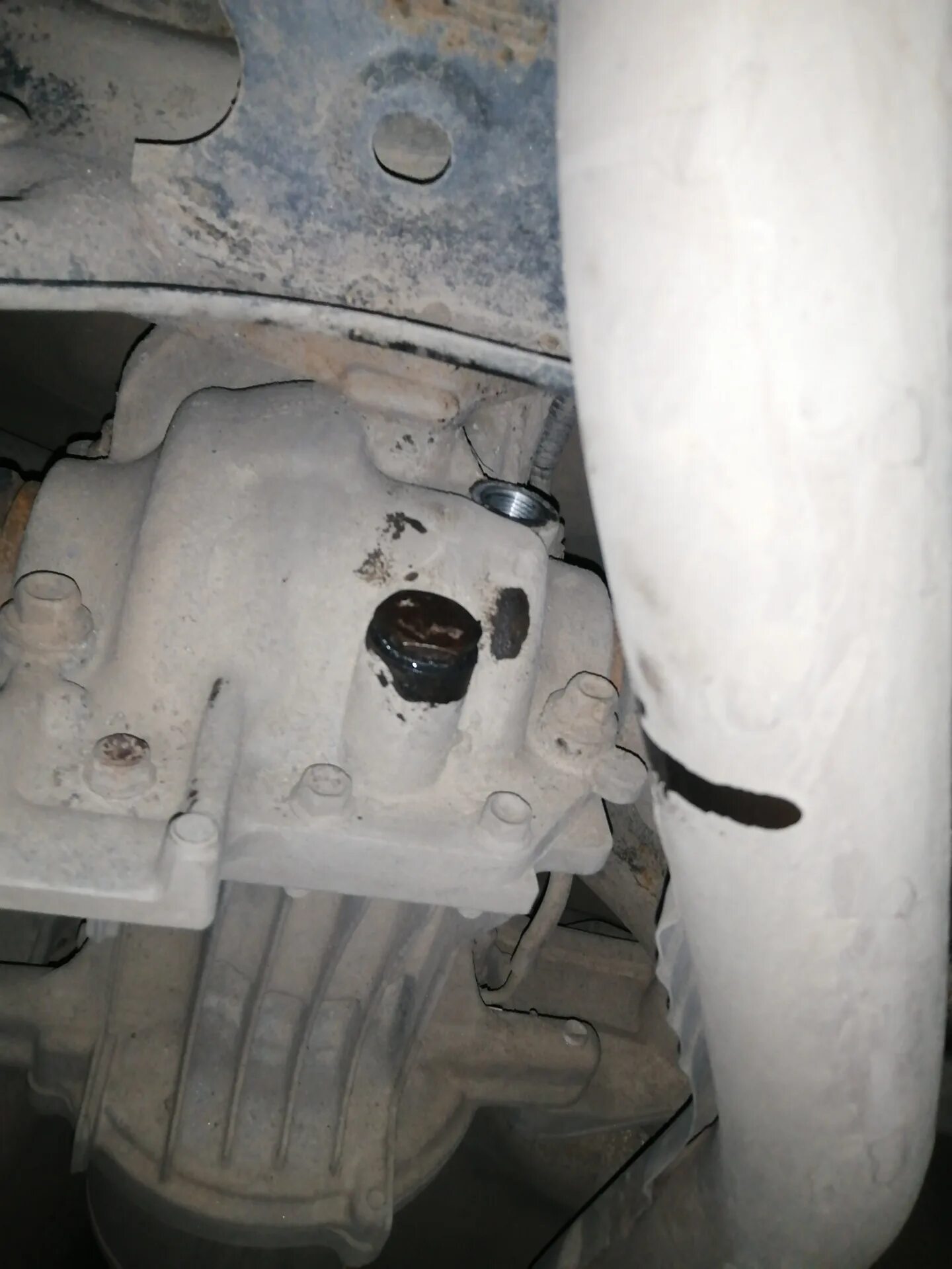 Мазда сх7 сливная пробка акпп. Масло в редуктор мазда сх9 2019. Замена масла в редукторе мазда. 5. Mazda cx7 заливной болт раздатки.