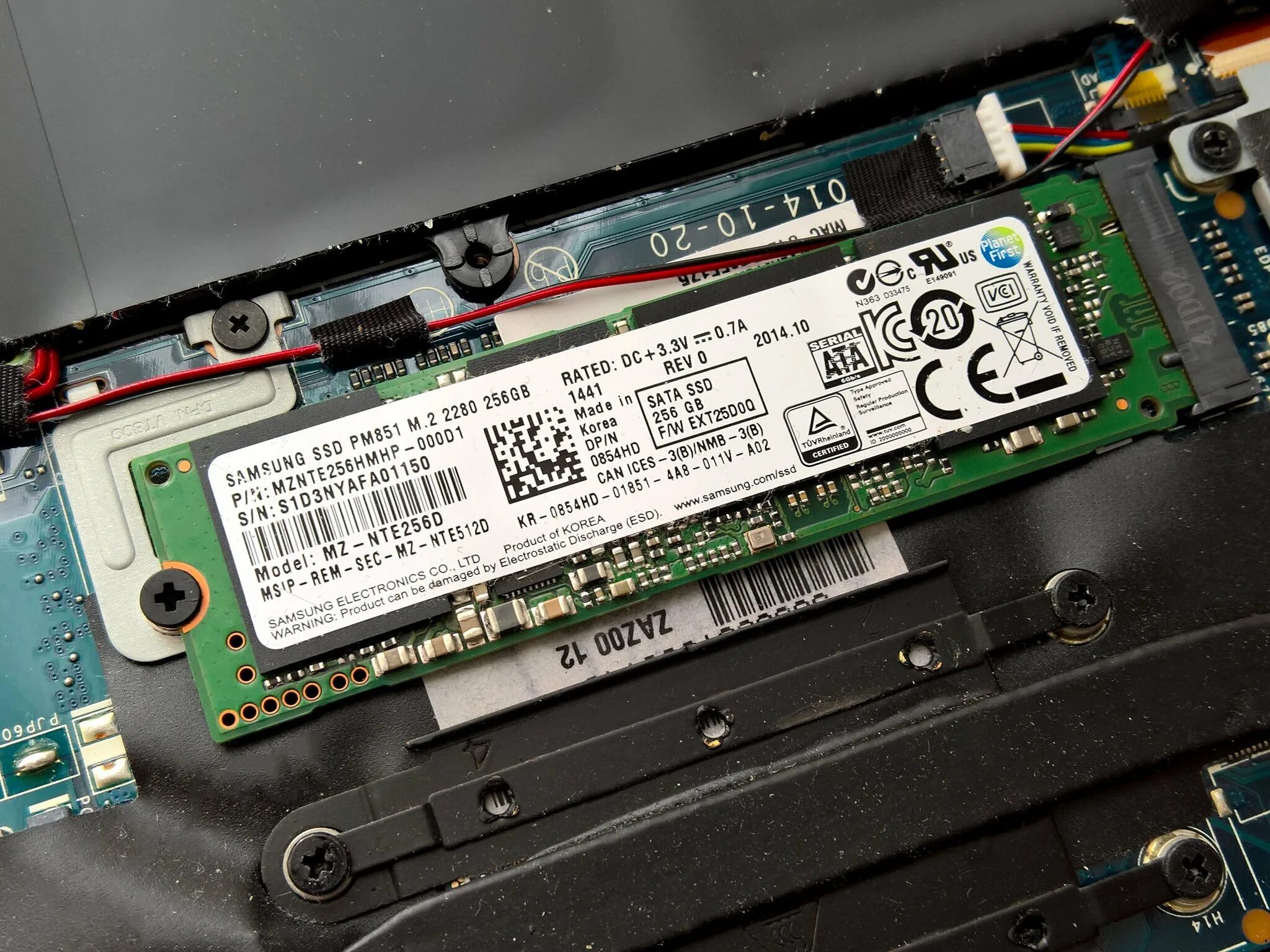 Ноутбук память 512 ssd. Dell XPS 13 жёсткий диск. Память ноутбука Делл ссд. Dell 7347 May to install SSD m2. SSD Drive.