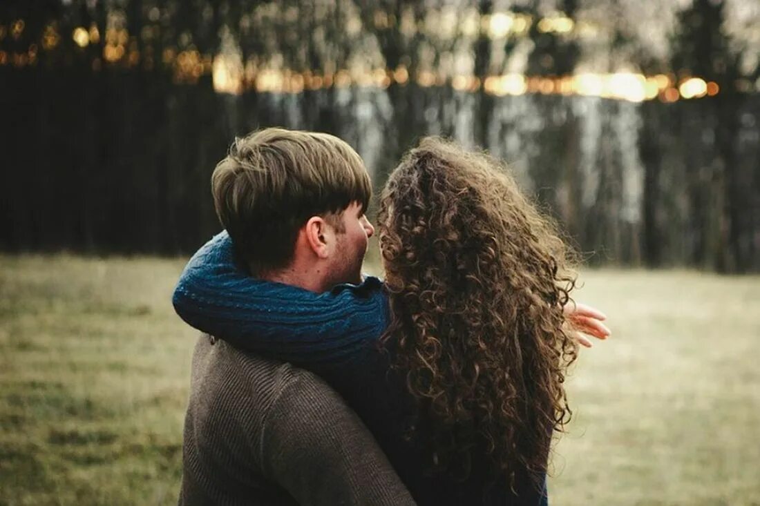 Если мужчина хочет то он найдет время. Красивые влюбленные пары. Лишь двое ты и я. To attract картинки. Кудрявая девушка.