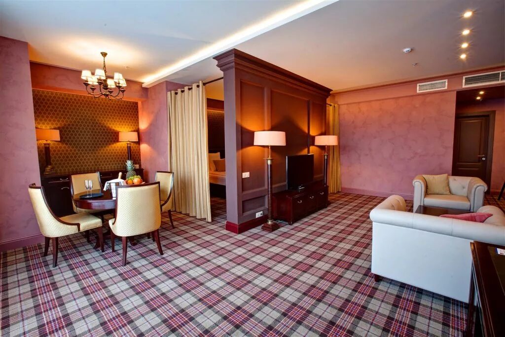 Бест вестерн плюс тюмень. Бест вестерн спасская тюмень. Дягилев ресторан тюмень. Спасская гостиница тюмень номера. Бест вестерн плюс спасская 4*.